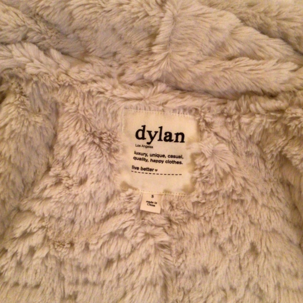 dylan Plush Faux Fur Shawl Collar Vest in Light Gray - Picture 3 of 4